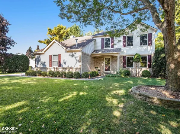 2646 Correll Dr, Lake Orion, MI 48360