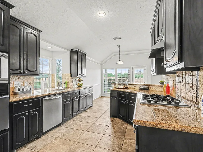 16434 Redcrest Dr — Photo 5