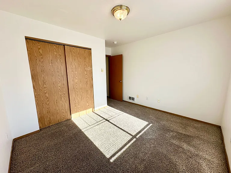 2103 N Yellowstone St — Photo 31