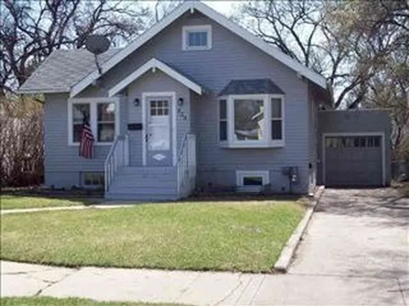 839 10th Ave NW, Minot, ND 58703