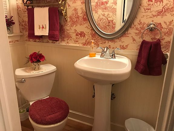 1/2 bathroom
