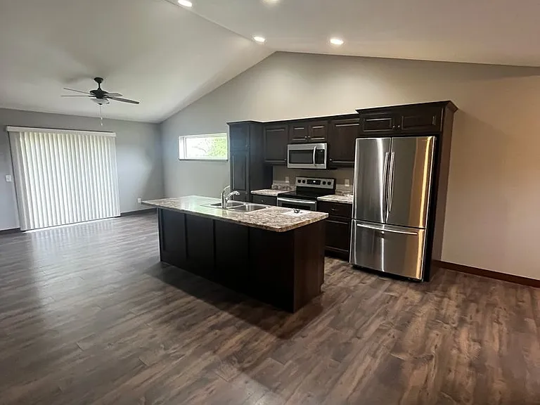 3302 White Oak Ln — Photo 1