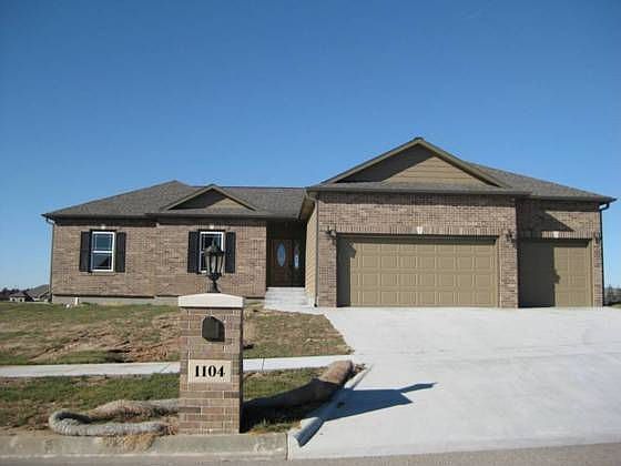 1st image of 1104 E Park Grove Dr