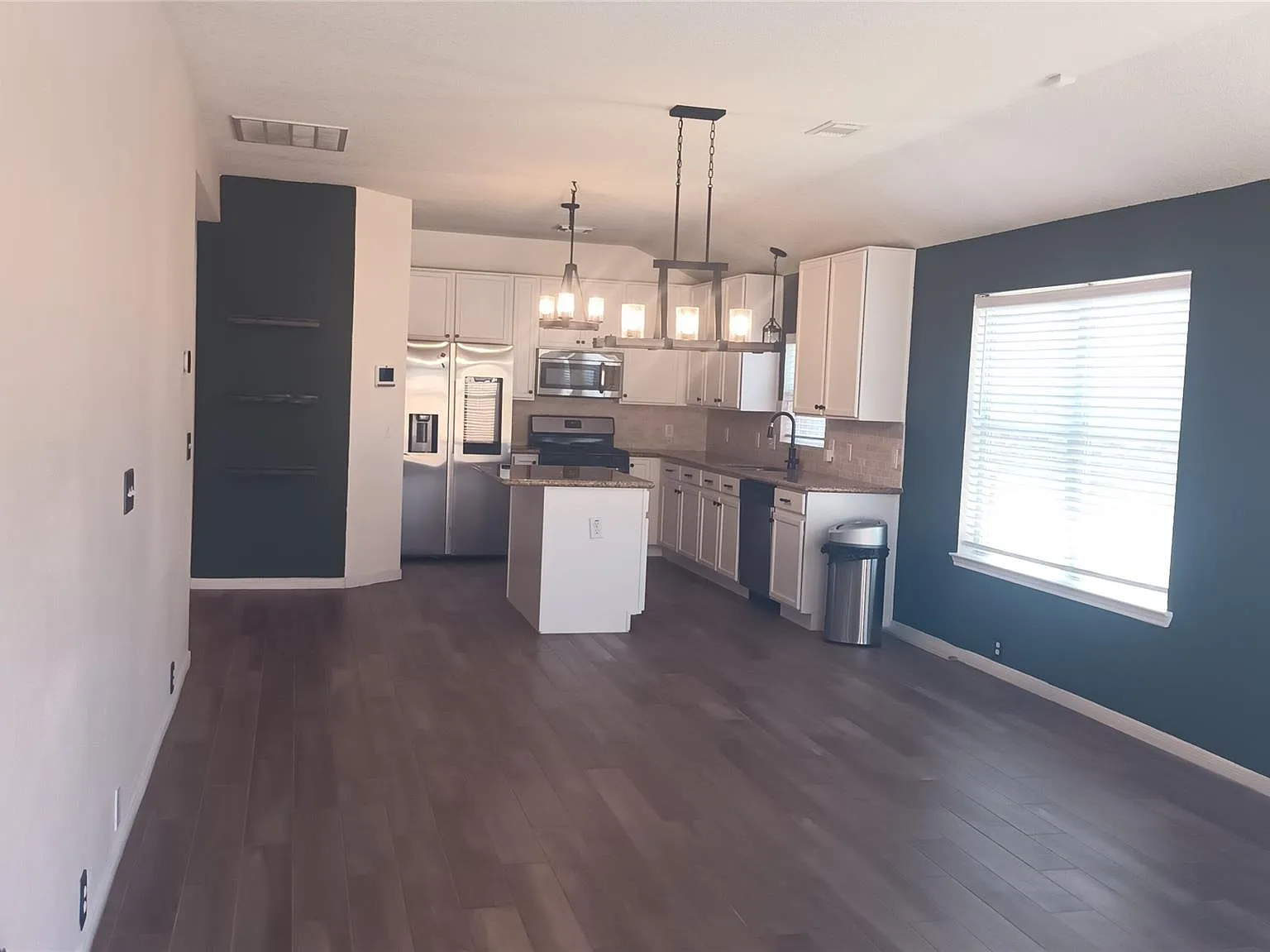 3 bed, 2.0 bath, 1490 sqft, $2,600 — Photo 2