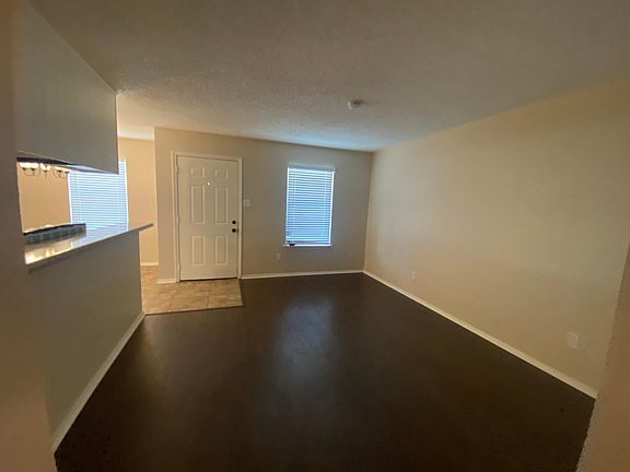 3rd image of 620 N Race St #D