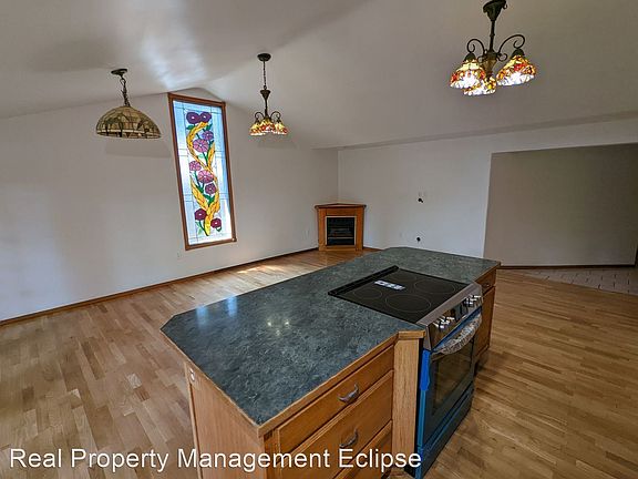 3rd image of 16507 Lake Hills Blvd