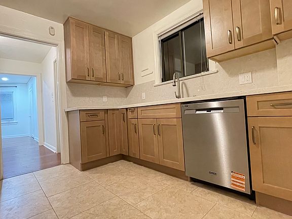 2nd image of 909 Academy Ave #A