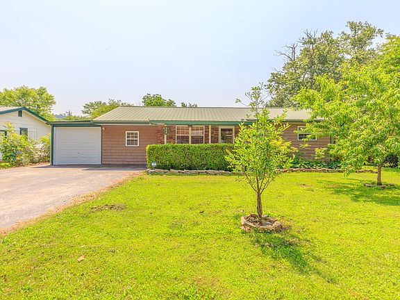 3rd image of 252 Valley View Dr