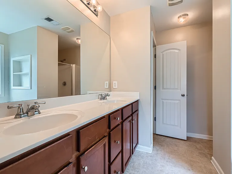 1071 McDuffie Cir — Photo 17