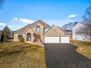 2792 Hedge Cliff Dr, Rockford, IL 61114