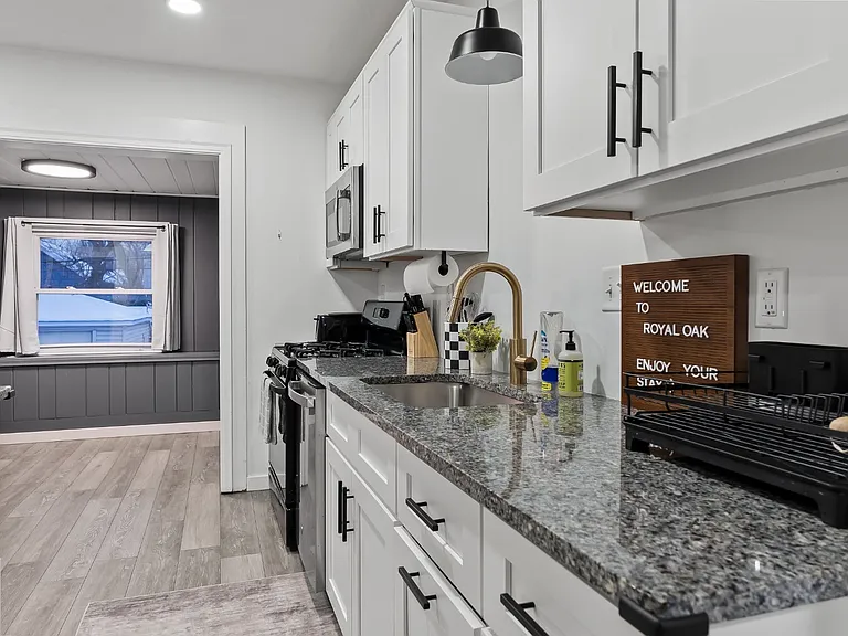 429 S Kenwood Ave — Photo 12