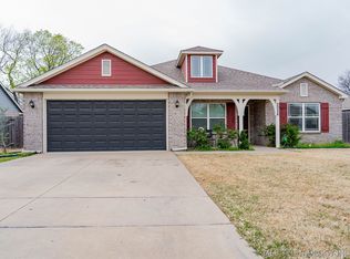 2026 N Kenosha Ct E, Tulsa, OK 74106