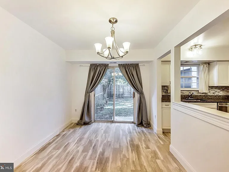 2268 Prince Of Wales Ct — Photo 6