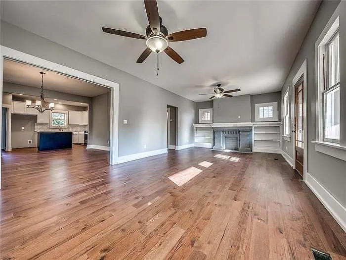 2213 N Shartel Ave — Photo 6