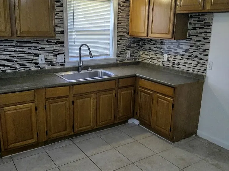 27291 Andover St — Photo 7