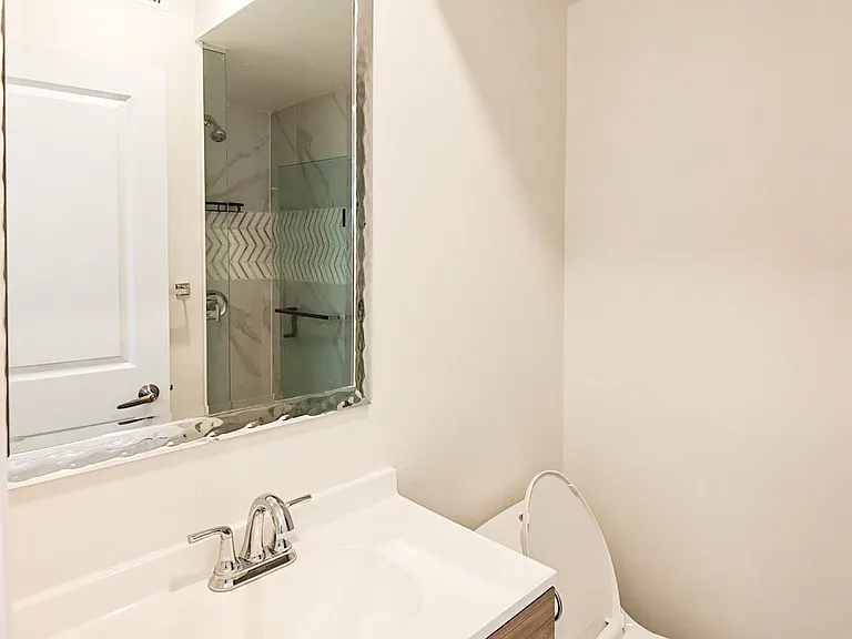 598 Crawford St #LOWER — Photo 10