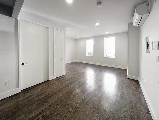 Rented by Cyberapts Management | media 11