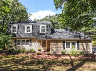 18 Country Hill Rd, Lebanon, NJ 08833