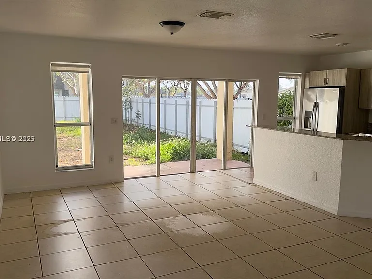 689 NW 6th St #689 — Photo 3