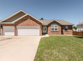 25 Meadowbrooke Dr, Troy, IL 62294