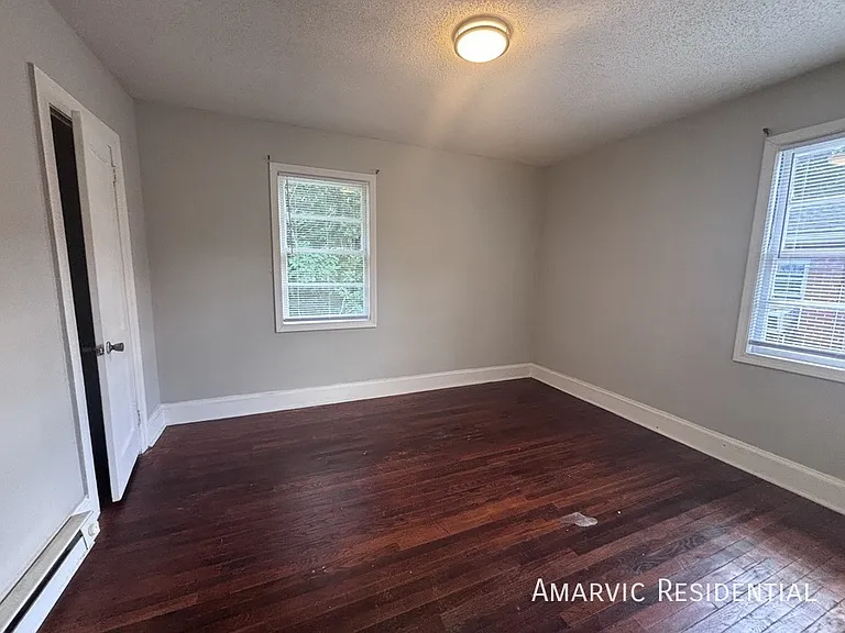 407 Dexter St — Photo 4