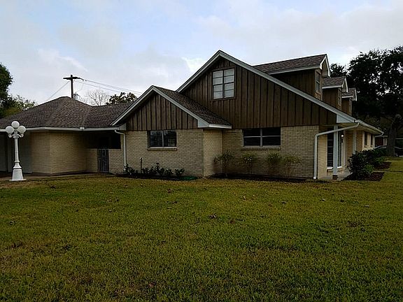 4th image of 904 Sharie St