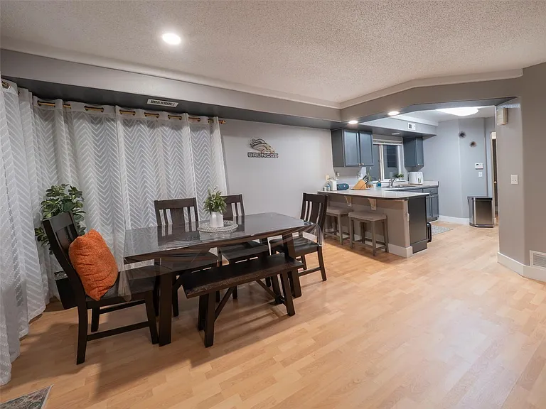 21376 E 40th Pl — Photo 3