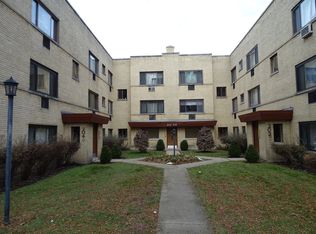 2038 W Jarvis Ave APT 2C, Chicago, IL 60645