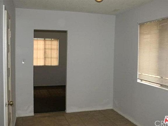 4th image of 233 W 109th Pl