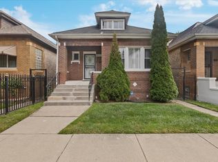 8225 S Manistee Ave, Chicago, IL 60617