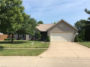 520 Hampton Dr, Elyria, OH 44035