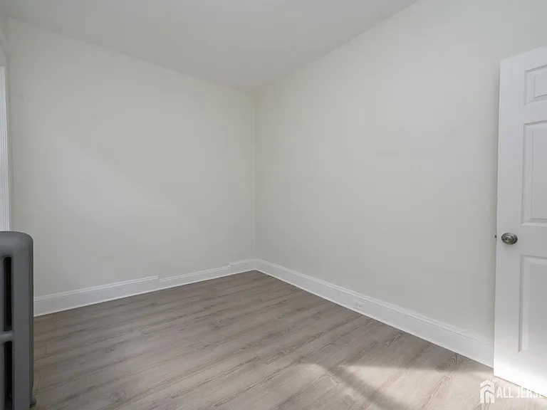 377 Delavan St #2 — Photo 9