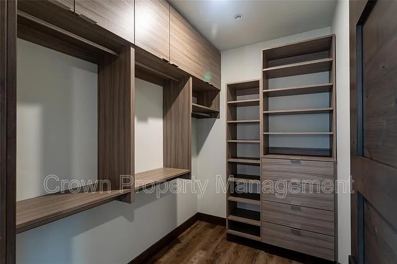 3 bed, 4.0 bath, 2185 sqft, $5,500 — Photo 2
