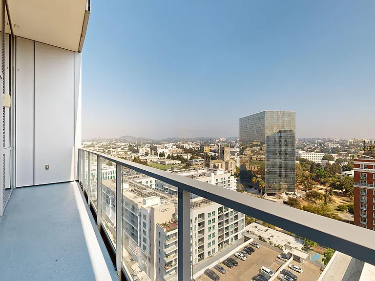 3033 Wilshire — Photo 82