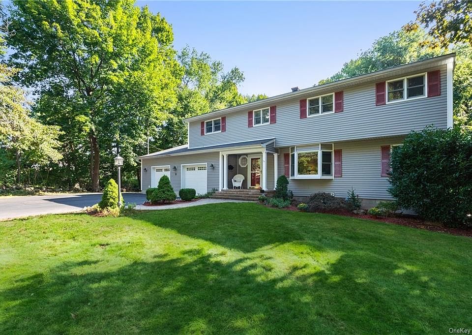 1st image of 12 Teakwood Ln