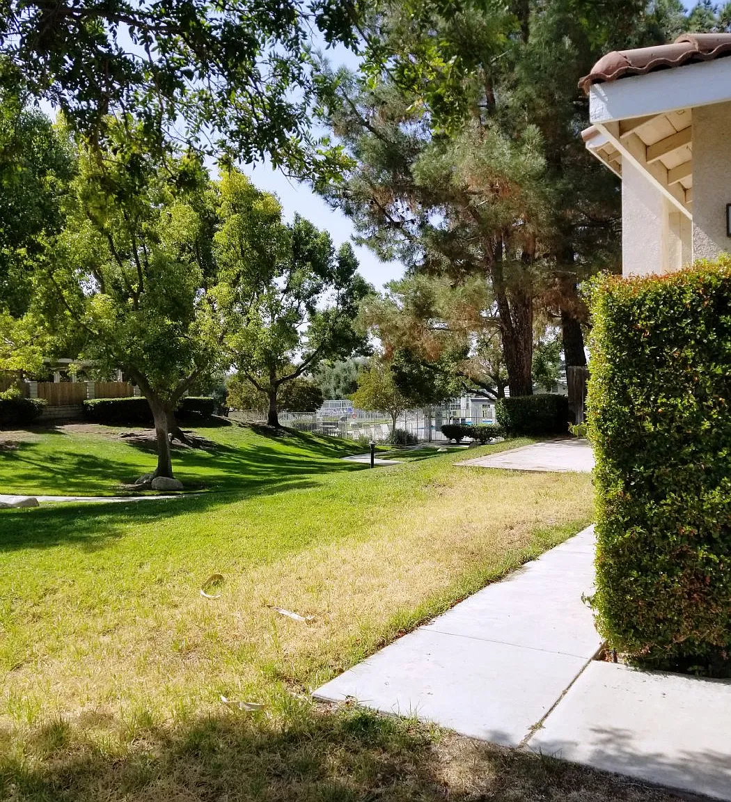 4 bed, 2600 sqft, $3,200 — Photo 2