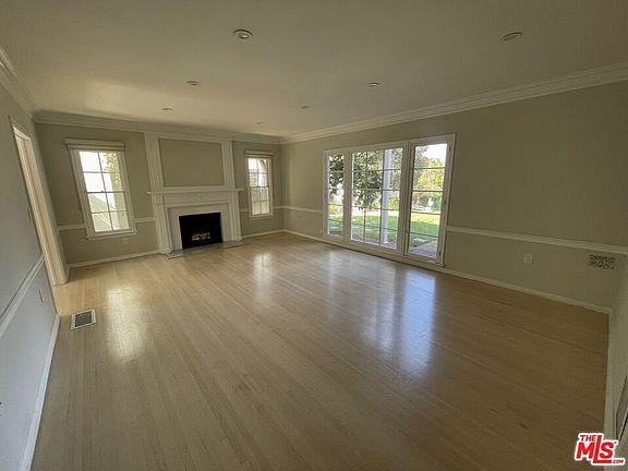 3rd image of 437 Shirley Pl