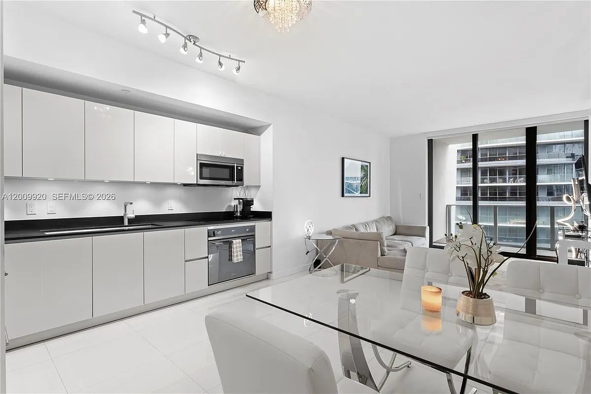 Building Photo - 1010 Brickell Ave #4608