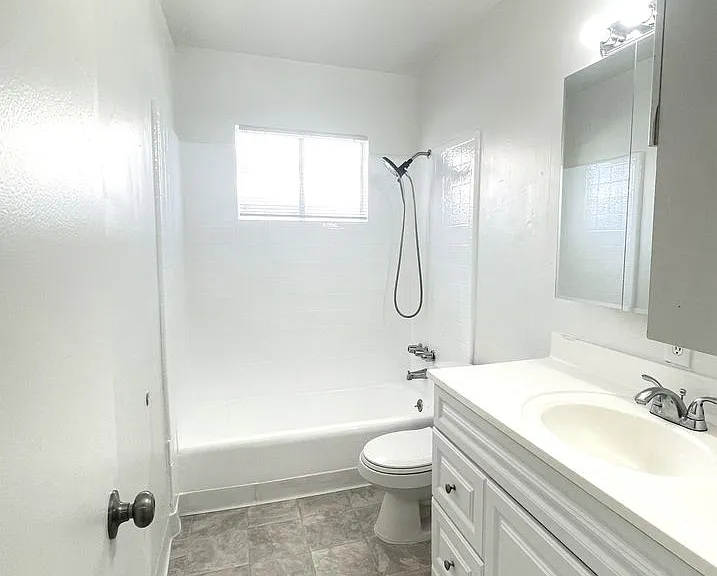 4706-4708 Kester Ave — Photo 11