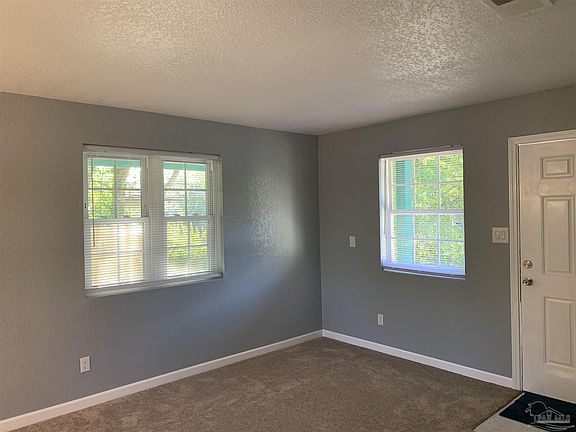 5th image of 921 Clearview Ave