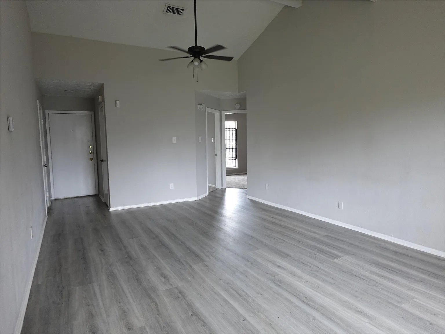 3 bed, 1.5 bath, 980 sqft, $1,500 — Photo 2