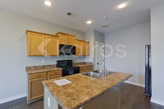7071 Shadesbrook Cir — Photo 3