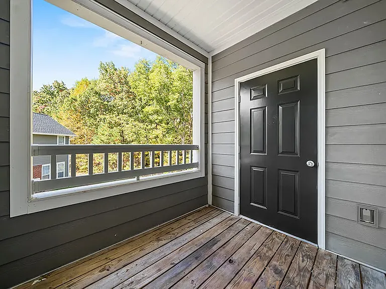 Grand Oaks Apartment Homes — Photo 15