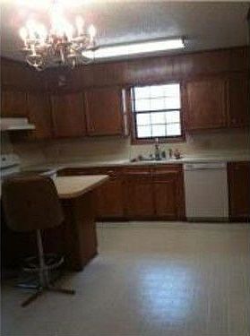 3rd image of 2208 Betty St