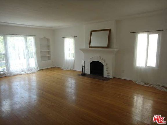 5th image of 1178 S Hayworth Ave