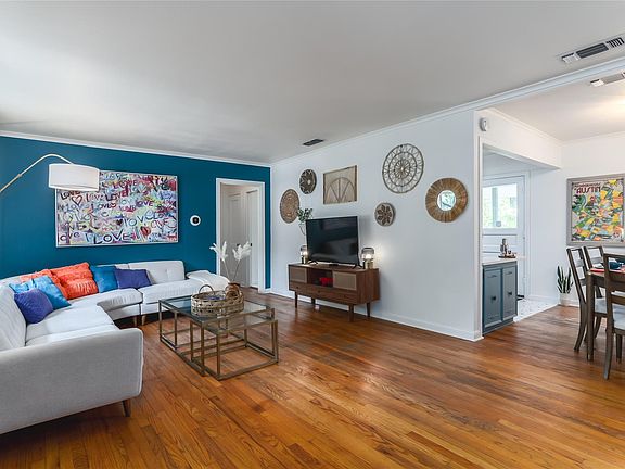 4th image of 6004 Woodview Ave