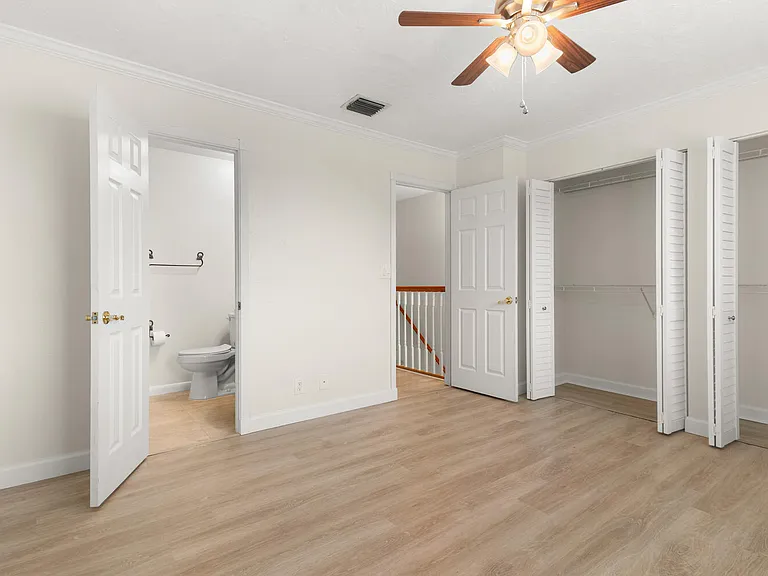 2521 NE 15th St — Photo 7