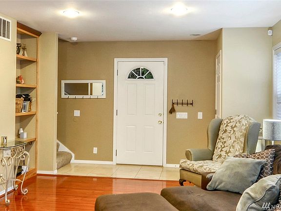 2nd image of 1390 NE Keyport Hills Dr