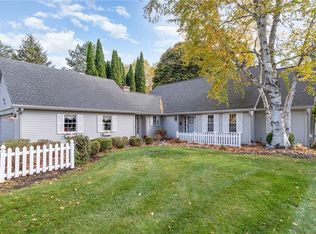5 Park View Dr, Pittsford, NY 14534