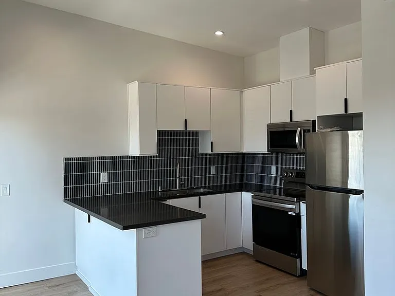 2332 F St — Photo 6